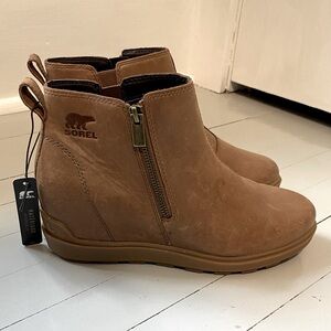 Sorel leather wedge short boot